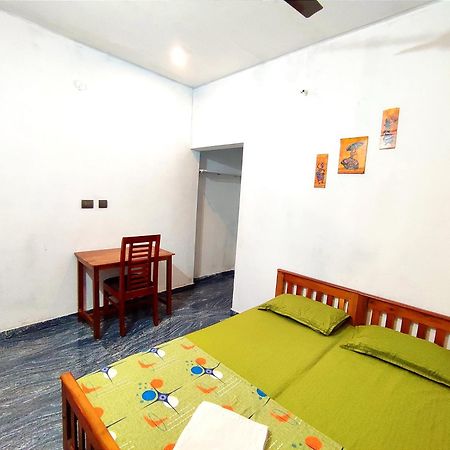 Raelyn'S Homestay Kochi Esterno foto